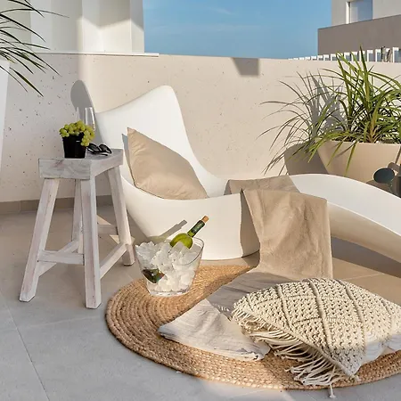 The Pleasurist- With Private Heated Pool And Terrace Διαμέρισμα