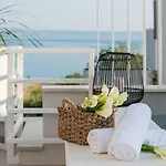 The Pleasurist- With Private Heated Pool And Terrace