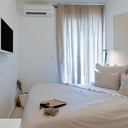 The Pleasurist - With Private Heated Pool And Terrace Apartment *