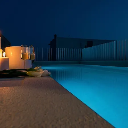 The Pleasurist- With Private Heated Pool And Terrace Apartmán *