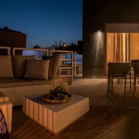 The Pleasurist- With Private Heated Pool And Terrace Apartmán