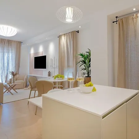 The Pleasurist- With Private Heated Pool And Terrace Apartment *