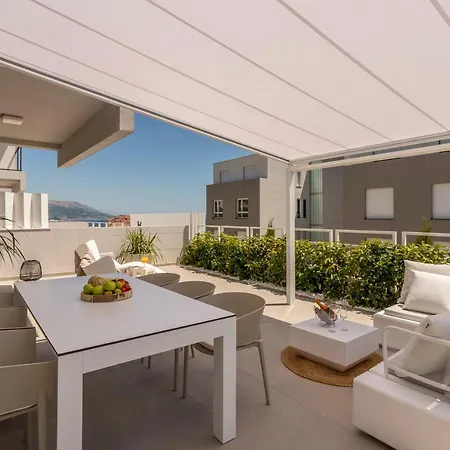 The Pleasurist- With Private Heated Pool And Terrace Split